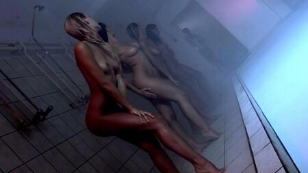 淋浴中美丽的女同性恋者的大狂欢