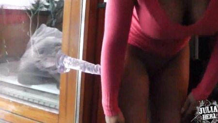女孩有自卸车