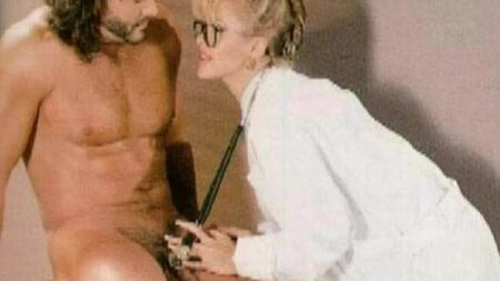 这位《Playgirl》杂志封面女郎、熟女医生、继母兼模特的名字是什么？