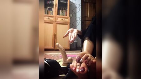 伊朗情妇示范如何佩戴头巾（渔网袜）