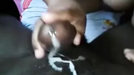 阿姨，我们已经割好草了，来把干草堆起来吧