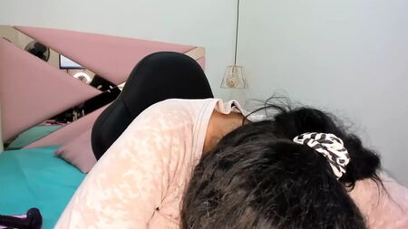 拉丁美女阿曼达露出了硕大的乳房和乳晕