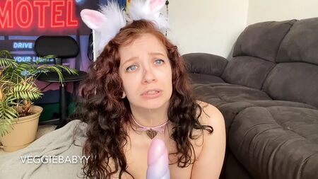 主人用大玩具和过度刺激惩罚调皮的小兔子——veggiebabyy完整色情视频