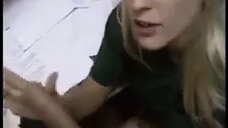 捷克女孩在工作时被操并喷射