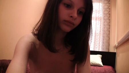 小胸少女莉奥娜身穿黑色连裤袜的自拍
