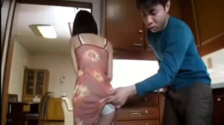 日本妈妈勾引继子的朋友 第1章