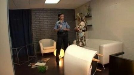 珠宝 翡翠 性感女警