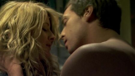 艾米丽·比彻姆裸体 - 《脉动》（英国 2010）720p 高清电视 在线观看