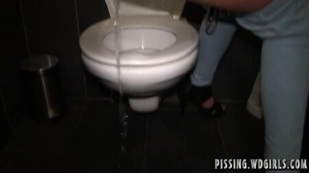 WD Girls 尿液档案 - 0150_dina_piss