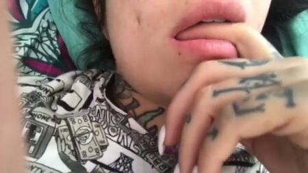 瓦伦蒂娜·达维拉（Valentina Davila SG）抚摸着自己的乳房和阴户
