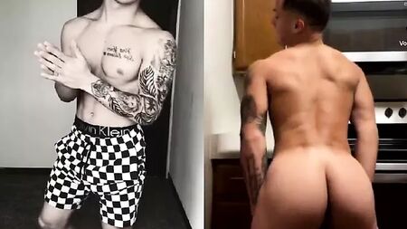 一个性感的男人赤身裸体地展示自己