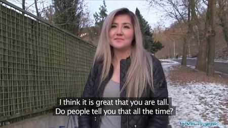 公开代理：可爱的俄罗斯女孩，喜欢靠卖淫赚钱