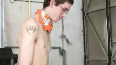 戴眼镜的荷兰“美貌与丑陋并存”