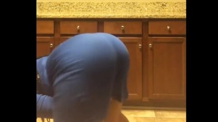 Mizz TwerkSum 疯狂扭臀舞 | WSHH _ worldstarcandy