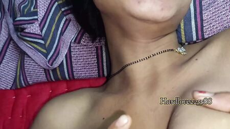 我操了Desi Bhabhi的屄；那是个非常性感的屄，而且我直接射在她里面了