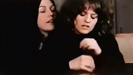 经典场景——非自愿的女同性恋性行为