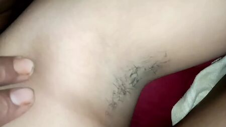 男朋友把阴茎放进我嘴里