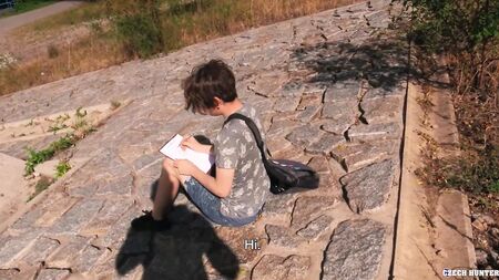 少年阿尔伯特为一名男子画肖像，并向他展示自己巨大的阴茎 - BigStr