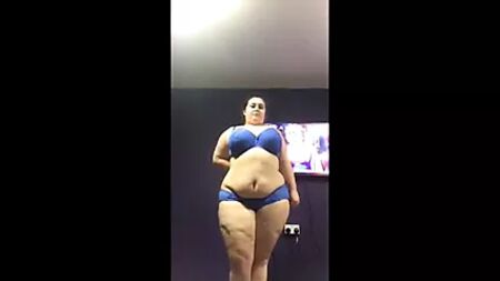 胖女孩脱衣