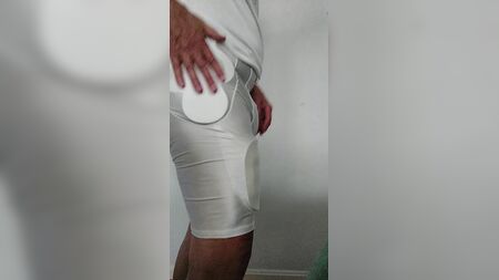 足球压缩短裤