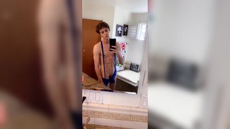 穿比基尼的性感男孩