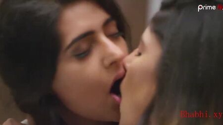 《Junoon e Ishq》中Shiny Dixit的女同戏份.mp4