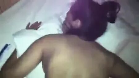 可怜的妻子遭到了肛交