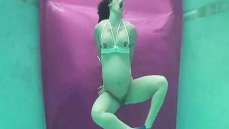 孕妇水下捆绑