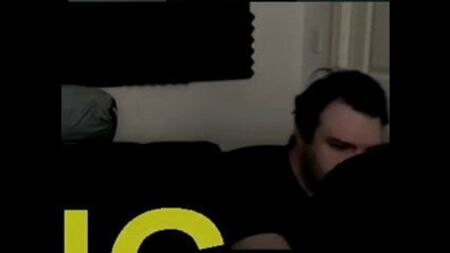 DarksydePhil（菲利普·保罗·伯内尔）在打手枪