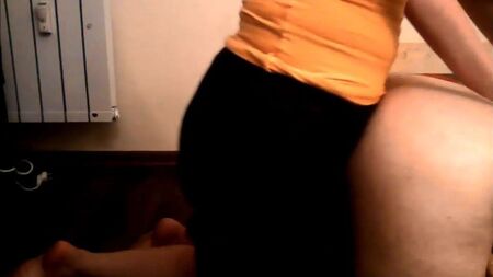 穿着瑜伽裤进行Pegging