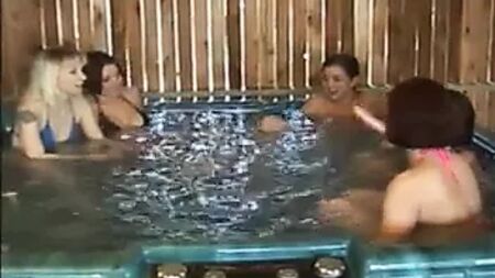 温泉女同