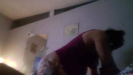 南希背着她那个没用的男友JP，和风流倜傥的迈克尔搞在一起