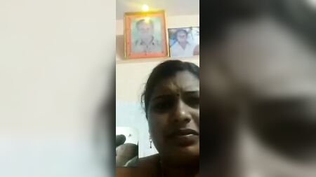 泰米尔热辣情侣首次在视频性爱聊天中亮相