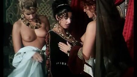 三位巨乳美女请求国王操她们的屄