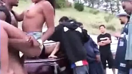 天鹅绒换妻俱乐部：黑色街头狂欢派对