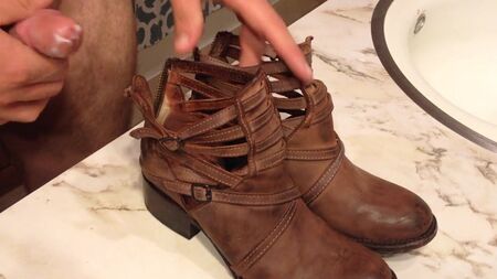 他妈的妻子们穿的Steve Madden Freebird摇滚风短靴