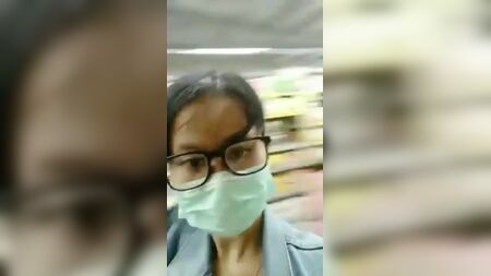 杂货店里的亚洲巨乳