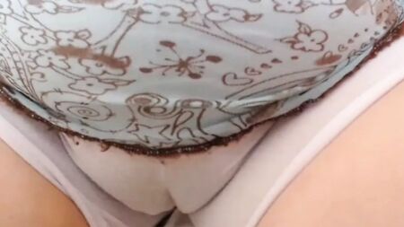穿内裤的成熟妈妈，内裤痕迹，业余，特写