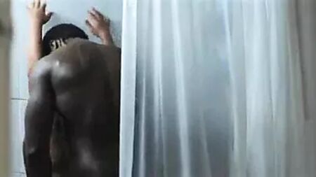 50 Cent 在淋浴间干了那个坏女人