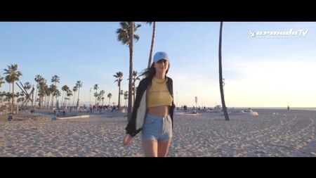 Loud Luxury feat. brando - 《Body》（官方歌词视频）