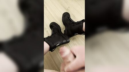 给我的新HAIX Airpower XR1鞋套上鞋套