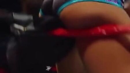 WWE——亚历克萨·布利斯拥有令人惊叹的臀部和胸部