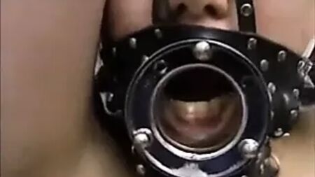 极端亚洲少女颜射捆绑