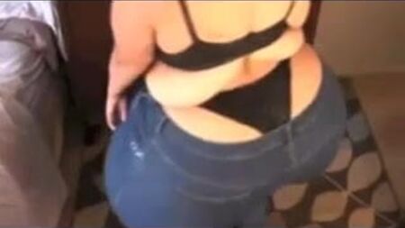 丰满美女跳着哥伦比亚库比亚舞……太棒啦啊啊啊啊啊