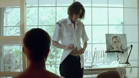 《犬齿兽》（2009）