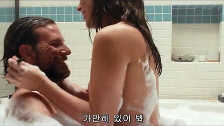 Lady Gaga 与布拉德利·库珀在 ScandalPlanet 上裸浴