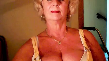 身材火辣、健谈又爱调情的熟女
