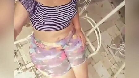更多关于她