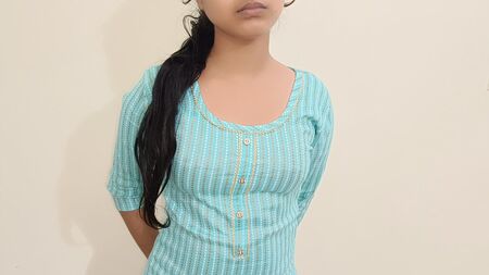 Desi，我回家后该做什么？请用清晰的印地语音进行播放和暂停
