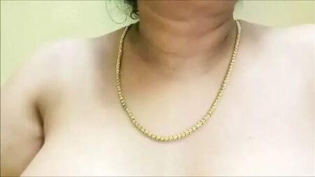 一位性感的泰米尔阿姨说道（来吧，咱们上去找那个大婊子）